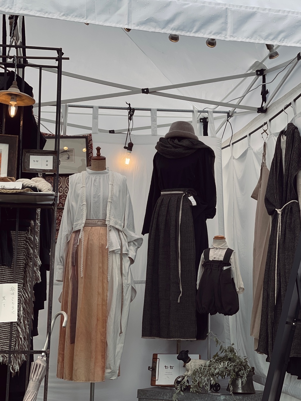 洋服の展示風景